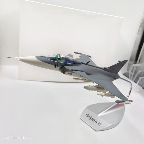 Scale 1/48 SAAB JAS-39 Gripen Miniature Diecast ABS Engineering Eco-Friendly Plastic Fighter Models Souvenir Gift Toys for Boys