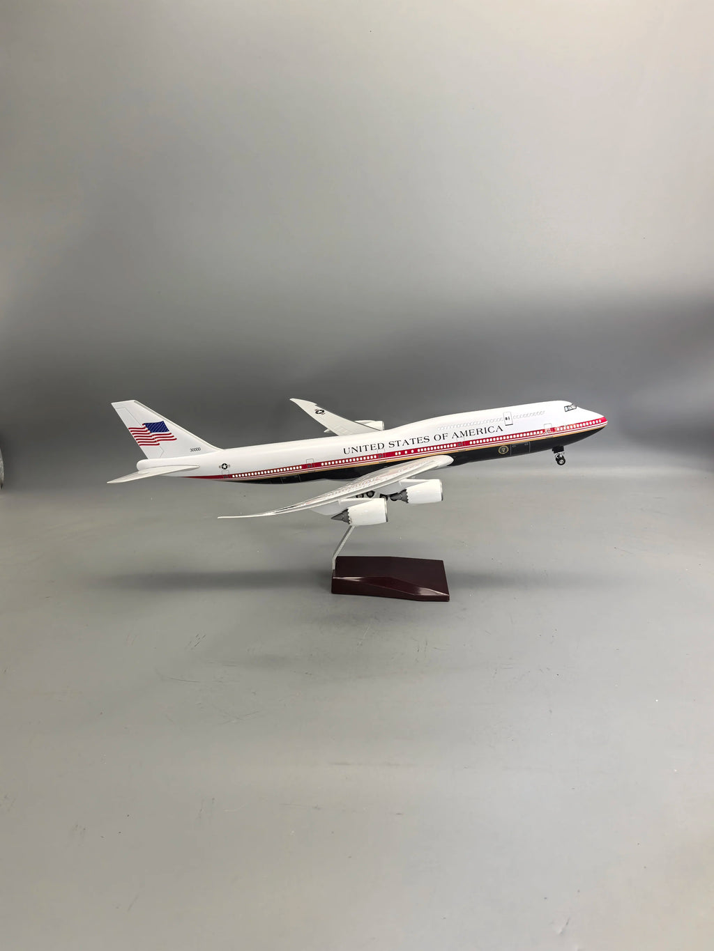 47cm Large Scale American Air Force One B747 Airplane Model Kit with Stand – Ideal for Aviation Enthusiasts and Collectors