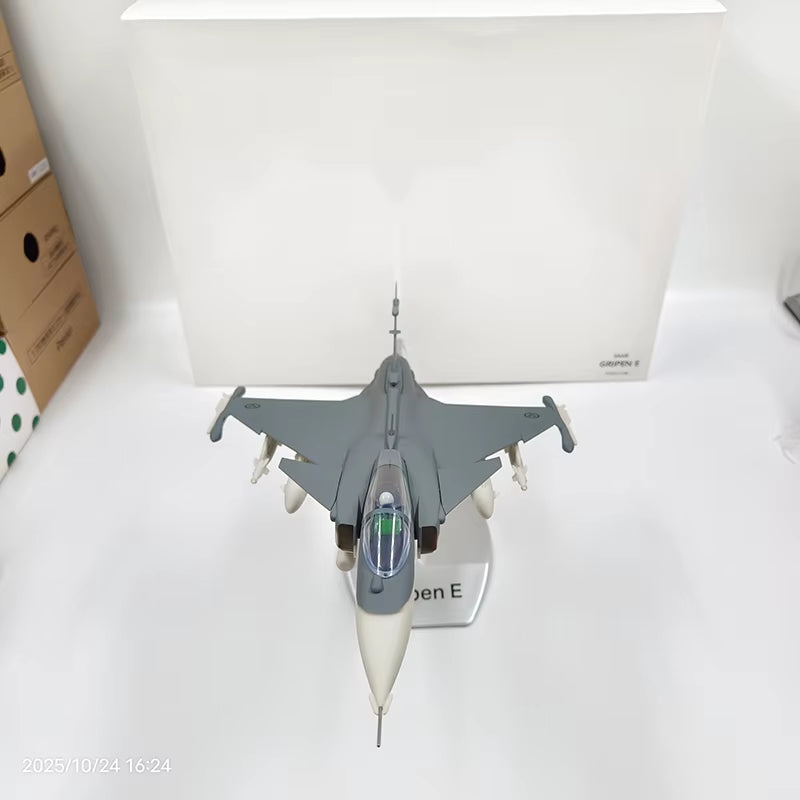 Scale 1/48 SAAB JAS-39 Gripen Miniature Diecast ABS Engineering Eco-Friendly Plastic Fighter Models Souvenir Gift Toys for Boys